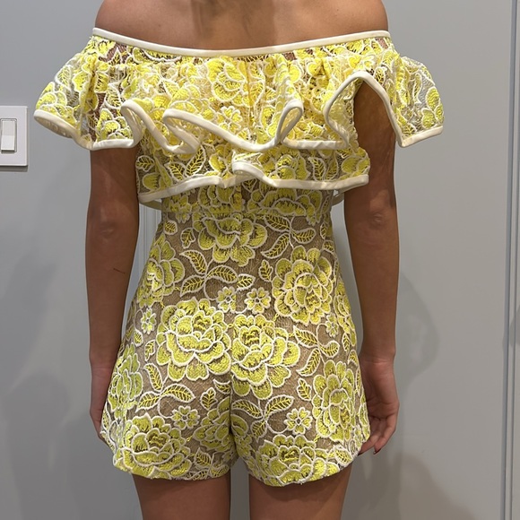 Yellow and white lace romper - Picture 3 of 4